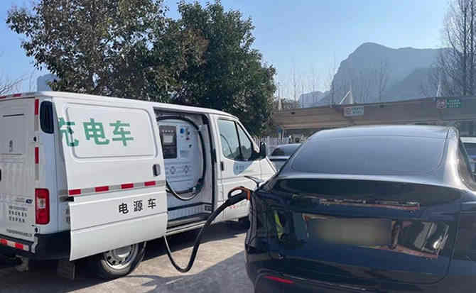 贵南汽车搭电